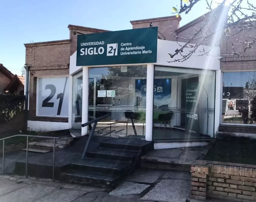 Universidad Siglo XXI